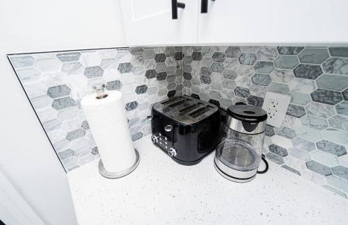 Close to the Action, Peaceful When You Return - Foto 22