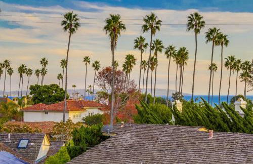 Mediterranean Beauty with Rooftop Deck and Views - Foto 56