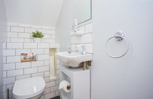 Stylish & Modern 3 Bed Flat in NW London With Garden - Foto 50