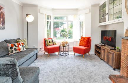 3-Bedroom Cosy Stunning Central Home, Sleeps 8 with Parking and Private Garden - LONG TERM STAY SPRING SPECIAL OFFER AVAILABLE! - by Blue Puffin Stays - Foto 6