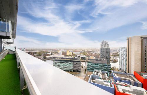 Penthouse Skyline – 2BR, Massive Terrace Retreat - Foto 22