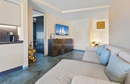 Luxury Seafront Apartment - Beach Access - Parking & WiFi - by Coral Property - Foto 22