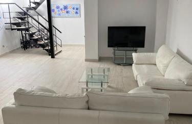New - MiJa basement Loft Apartment steps from Beach - perfect for Sun and Sport Seekers - Foto 1