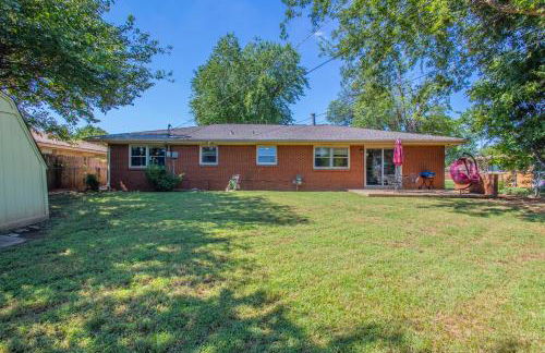 Spacious Home - Pet Friendly with Fenced Backyard - Foto 25