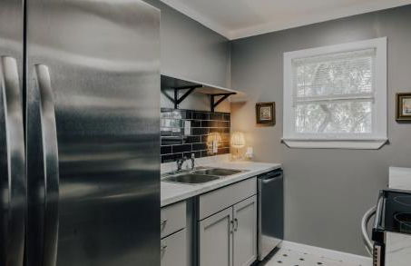 Magical Creekside UT Treehouse Walk to Moody Center - Foto 11