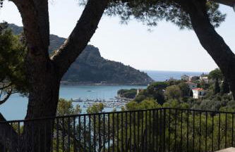 Modern and Elegant apartment with a spacious sea view terrace overlooking Palmaria Island Bright designer interiors Fully equipped Up to 6 guests Private parking Aircon All the comforts for a perfect stay - Foto 77