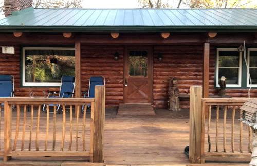 Charming Log Cabin Getaway with Private Hot Tub near Decatur, Illinois - Foto 29