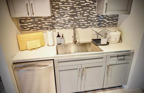 Private Heated Pool Oasis Pet-Friendly Retreat Short or long Stays Sleeps 2-8 Ppl - Photo 25