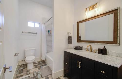 3BD Historic Charm x Modern Amenities w Hot Tub - Foto 23