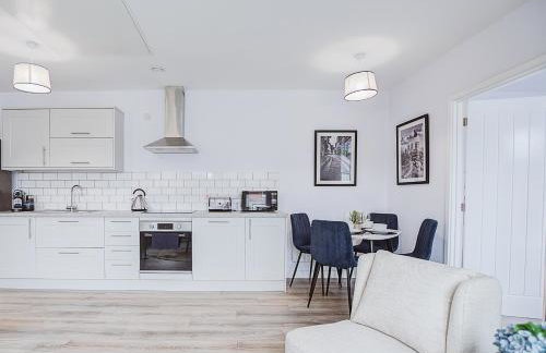 Stylish new-build, free parking, 20-minute walk to city centre - Photo 22