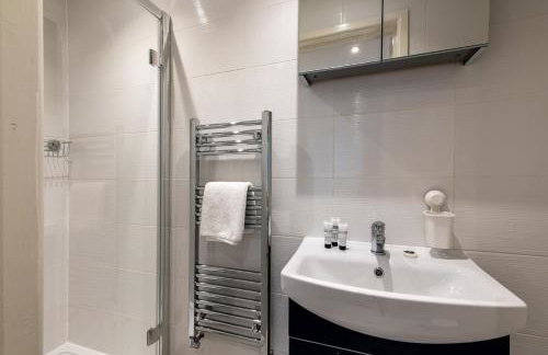 5 Bedroom Family & Contractor House in Nuthall, Nottingham - Sleeps 9 - By CircleWay Homes - Foto 21