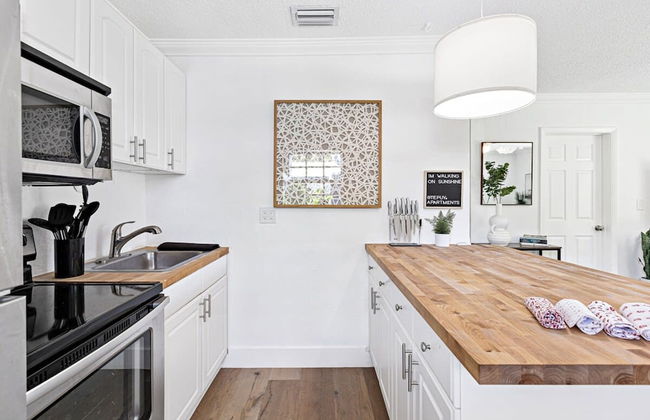 Bright and Spacious 2 BR Apartment - Foto 13