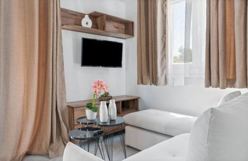 Miralis Apartments - Photo 2