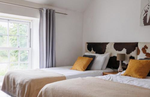 The Farmhouse with two hot tubs - Foto 19