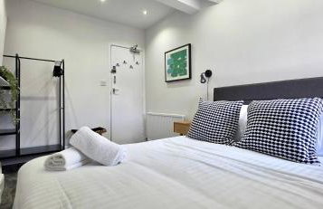 Claude Road Apartments by Switchback Stays - Photo 40