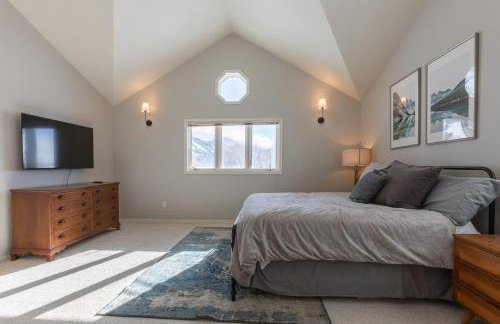 Cedar Creek Chalet - Snowmobilers Dream - Hot tub - Foto 18