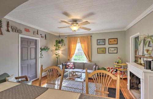 Stylish Woodfin Home with Backyard and Fire Pit - Foto 11