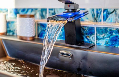 New Sunday River Ski Retreat with Hot Tub Spa - FirePit Sleeps 16 - Foto 36