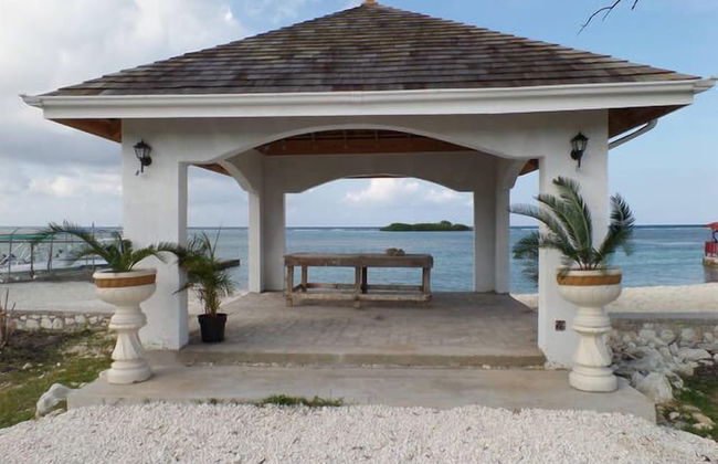 The Royal Kensington Villa - Photo 30