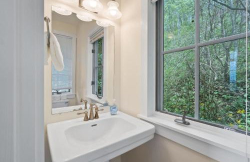 Mtn Views Hot Tub Close to Asheville - Foto 26