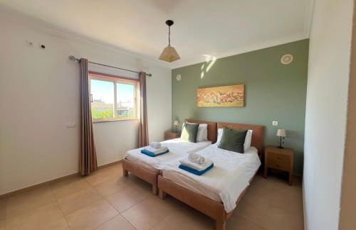 Gated Family Villa with Private Pool and Garden - Foto 28