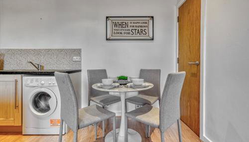 Cosy Central 2-Bed Flat City View & Parking - Foto 5