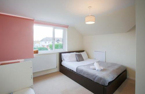 Grand 5BR Home in Market Harborough with Parking - Foto 18