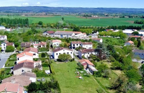 LE HAVRE D'ATHENA - Grand appart, jardin privé, abri vélos & accès rapide A61 - Foto 50