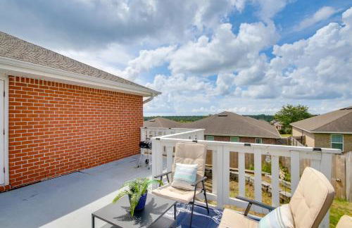 3 Mi to Escambia Bay Home with Deck and Private Yard! - Foto 24