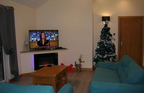 River Lodge Hot Tub Sleeps 6 - Photo 34