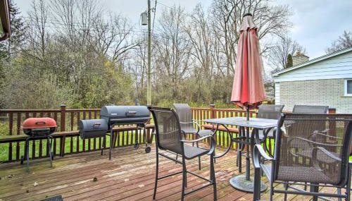 Suburban Detroit Home with Porch, Yard and Fire Pit! - Foto 4