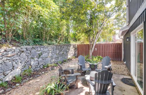 Walk to Main St Hendersonville Chic Home with Yard - Foto 21