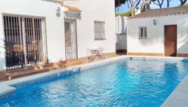 Villa Verde con Piscina a 800m de la Playa by Chiclana Dreams - Foto 2, sunbed