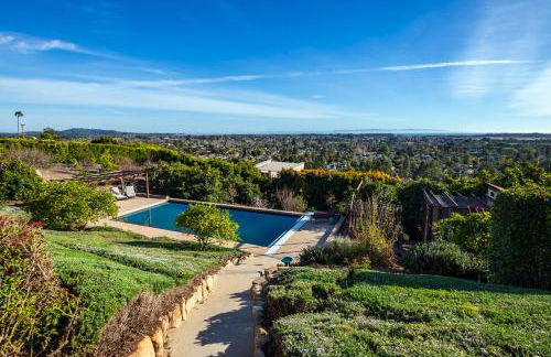 Luxury Home Atop the Hills - Foto 32