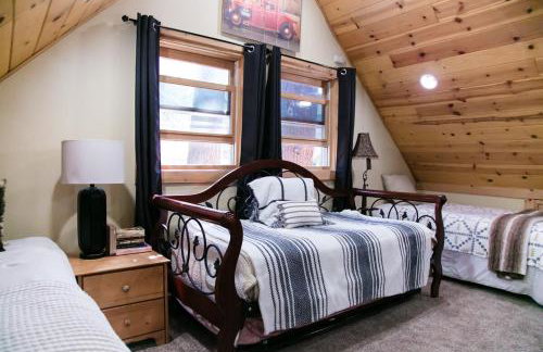 Majestic Log A Frame by Lake, Loft & Deck - Foto 14