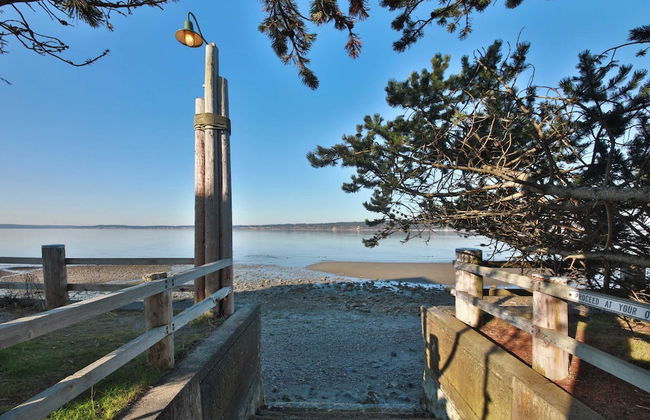 Langley Waterfront Condo by Avantstay A+ Views - Photo 32