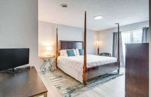 Walk to Main St Hendersonville Chic Home with Yard - Foto 13