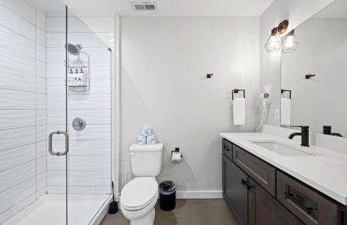 1BR with Parking - Walk to Convention Center & Stadiums - Foto 11