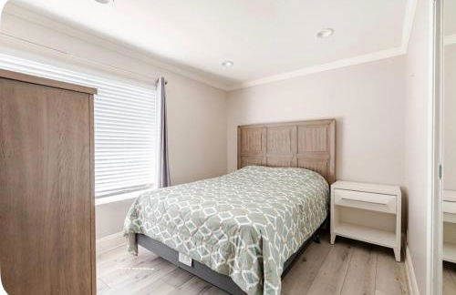 Spacious and Exclusive Oasis 6BR 3BA - Photo 23