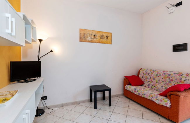 Spacious Apartment With Garden - Photo 11