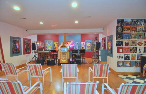 Redbud Keep - Unique Features, Movie Set Decor, Grill, Wifi, Family Friendly, Hiking, Billiard Table, Movie Theater Room, Fireplace, Golfing, View, 2 King Beds - Foto 71