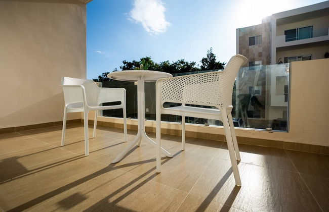 Luxury Apartment With Poll - Photo 24