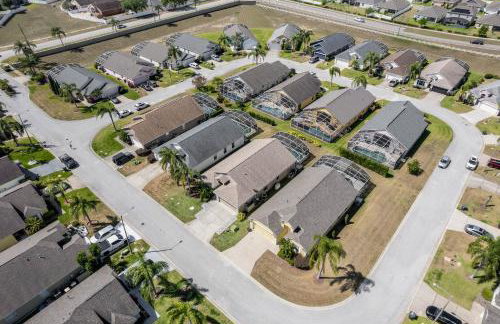 Great Location, gated community, private heated POOL - Foto 37