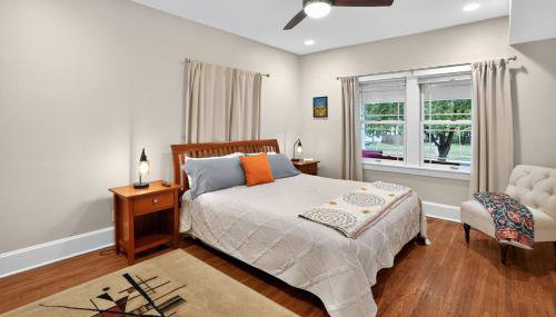 The Cherry St House|Dog Friendly |Sleeps 10 |Near MSU - Foto 3