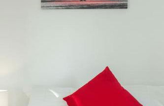 Opulent 2BR 2BA House with FREE Parking - Photo 9