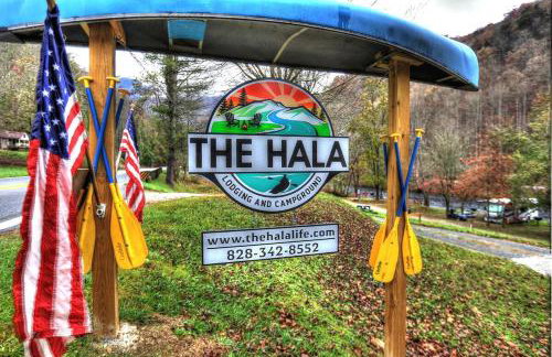 The Hala Lodge and Campground -Riverfront Class 3 -1bed 1bath on Nantahala River - Foto 12