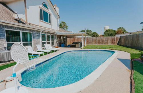 Beautiful Updated Home with Pool - Foto 9
