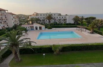 CAPITELLES - Face à la mer et la piscine - front de mer - ref vuail - Photo 8