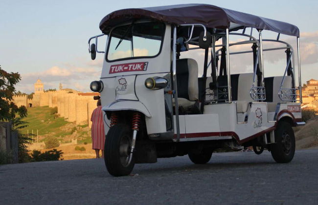 Tour en tuk tuk por Ávila - Foto 1