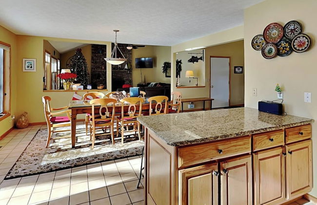 Lured by the Lake - Foto 12